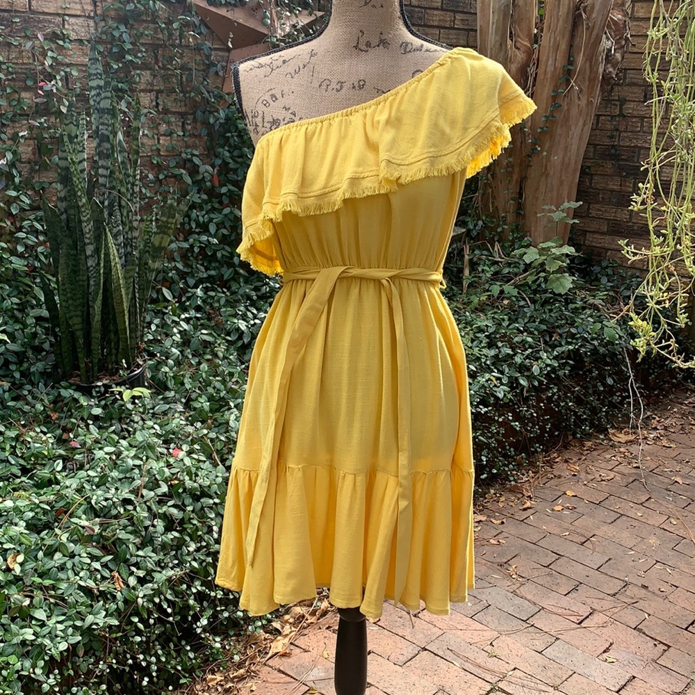 New Yellow One Shoulder Dress, size Medium, with tags